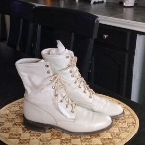 JUSTIN VINTAGE ANKLE BOOTIES